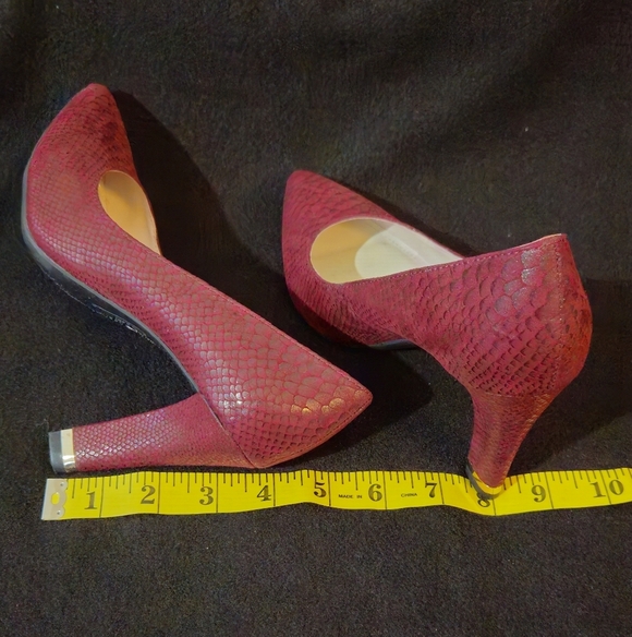 Anne Klein Tonia Burgundy Faux Reptile Pattern Pumps - Size 7M - Picture 5 of 6